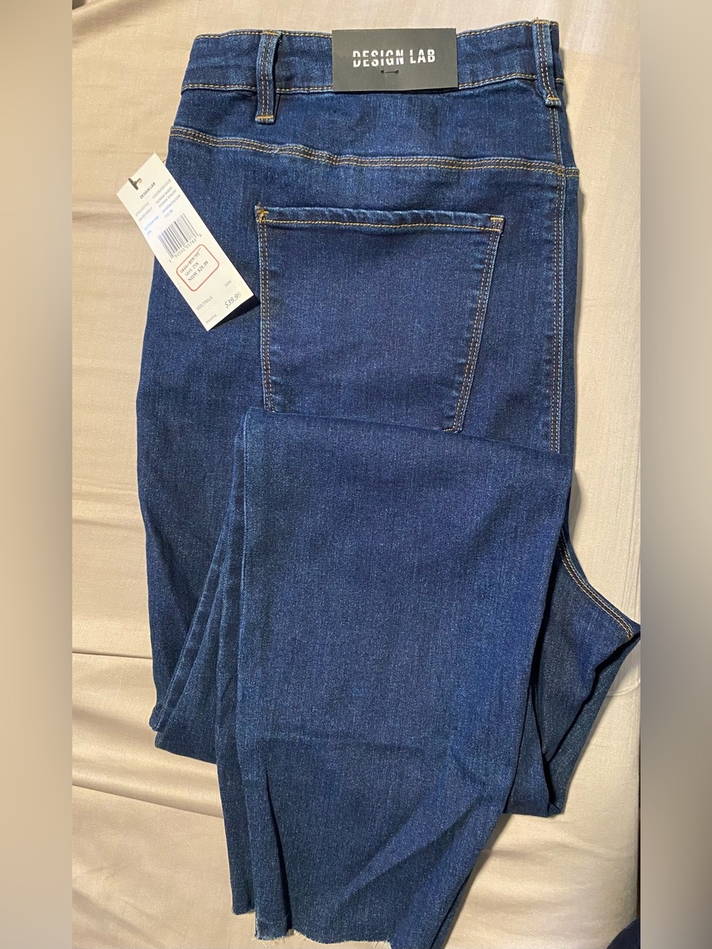 NWT Design Lab Women's Dark Blue Stretch Jeans